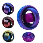 Anello decorativo scientifico in diversi colori vivaci, perfetto come oggetto di decorazione ispirato alla scienza. Realizzato in materiali di alta qualità, ideale per appassionati di scienza e design.