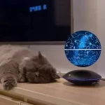 Mappamondo stellare 3D con base LED, proiettore di costellazioni e galassie, ideale come decorazione scientifica e oggetto di studio per appassionati di astronomia.