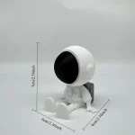 Modello di robot bambino decorativo in stile scientifico, perfetto come oggetto di decorazione educativa o da collezione, con dettagli realistici e dimensioni compatte.