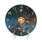 Orologio decorativo con pianeti e galassie, perfetto per appassionati di astronomia e decorazioni scientifiche.