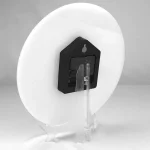 Dispositivo di laboratorio con pipetta e supporto in plastica, utilizzato per esperimenti scientifici e dimostrazioni.
