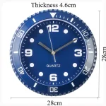 Orologio da parete con design scientifico, quadrante blu con numeri e indici bianchi, movimento al quarzo, dimensioni 28cm, spessore 4.6cm, perfetto per ambienti educativi e decorativi.