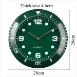 Orologio da parete con design scientifico, quadrante verde con numeri e lancette, diametro di 28 cm, perfetto come decorazione per ambienti di studio o laboratorio.