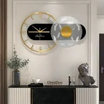 Orologio da parete decorativo con design scientifico, elementi astratti e dettagli in oro, ideale per ambienti moderni e studi scientifici.