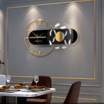 Orologio da parete decorativo con elementi scientifici e stile moderno, perfetto per ambienti eleganti e innovativi.