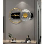 Orologio da parete con design planetario e luna decorativa, perfetto per ambienti moderni e scientifici, aggiunge stile e originalità alle pareti di casa o ufficio.