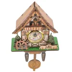 Orologio a cucù decorativo con casetta in legno, dettagli artigianali e figure di animali, perfetto come oggetto decorativo e da collezione.