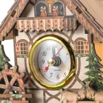 Orologio a cucù decorativo con casetta in legno, dettagli di case di montagna e figure di animali, perfetto come oggetto decorativo per ambienti rustici o di montagna.