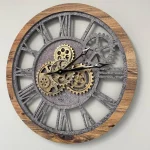 Orologio decorativo con ingranaggi in metallo e cornice in legno, perfetto come oggetto scientifico e decorazione moderna.