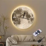 Orologio a parete con design della luna e illuminazione LED, perfetto come decorazione scientifica e moderna per soggiorno o studio.
