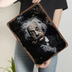 Poster artistico di Einstein con dettagli scientifici e stile fumetto, perfetto come decorazione originale per appassionati di scienza e arte.