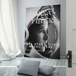 Pannello decorativo con immagine di Anna Fisher, astronauta NASA, e testo sulla sua missione spaziale del 1984.