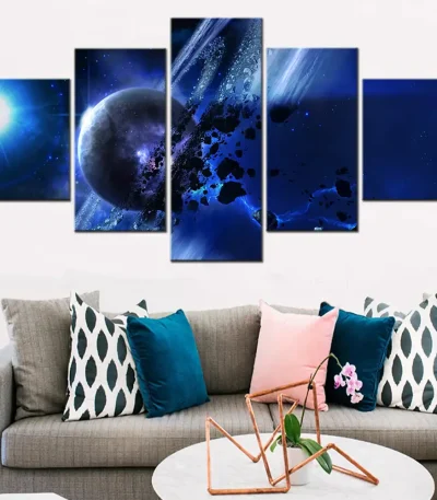 Decorazione murale con immagini di pianeti e spazio, ideale per appassionati di scienza e astronomia. Perfetta come elemento decorativo per ambienti moderni e creativi.