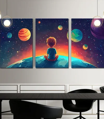 Illustrazione di un bambino seduto su un pianeta, osservando un cielo stellato con pianeti colorati, in stile arte moderna e decorativa per ambienti educativi o di intrattenimento.