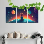 Illustrazione di un bambino seduto su un pianeta, osservando un cielo stellato con pianeti colorati, creando un'atmosfera di meraviglia e curiosità scientifica.