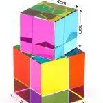 Cubi di Rubik trasparenti colorati, perfetti come decorazioni scientifiche o oggetti da collezione, con dimensioni di 4x4x4 cm, ideali per appassionati di scienza e giochi di logica.