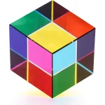 Palla di Rubik luminosa con colori vivaci, perfetta come decorazione scientifica o oggetto da collezione, con effetti di luce che evidenziano i quadranti colorati.