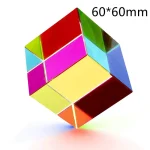 Pezzo di Rubik colorato di dimensioni 60x60mm, perfetto come oggetto decorativo scientifico o da collezione.