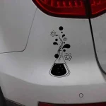 Beuta con vapori e simboli atomici, rappresenta la scienza e la ricerca.