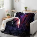 Tessuto decorativo con stampa di galassia, stelle e pianeti, perfetto per coperte, tende o decorazioni a tema spaziale. Ideale per appassionati di astronomia e decorazioni originali.