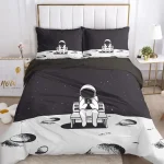 Piumone e cuscini con stampa astronauta nello spazio, decorazione moderna per camera da letto, tema spaziale, design originale, ideale per appassionati di scienza e astronomia.