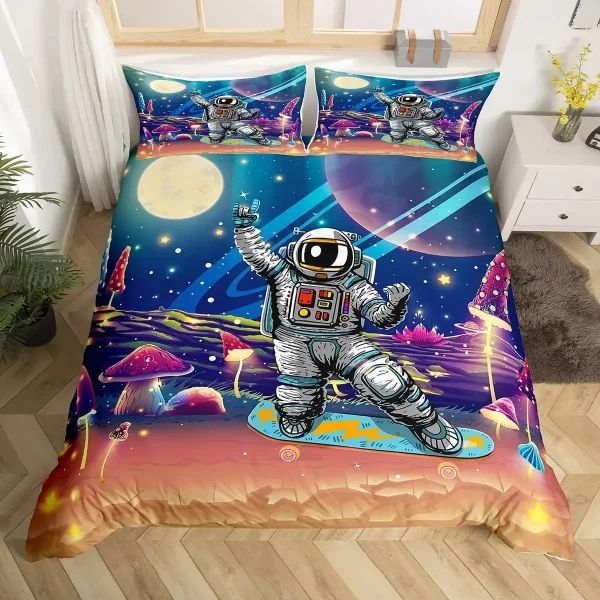 Piumone e federe con astronauta e scena spaziale colorata, perfetti per una camera da letto a tema spaziale, con dettagli vivaci e un design divertente per gli amanti dello spazio e dell'esplorazione.