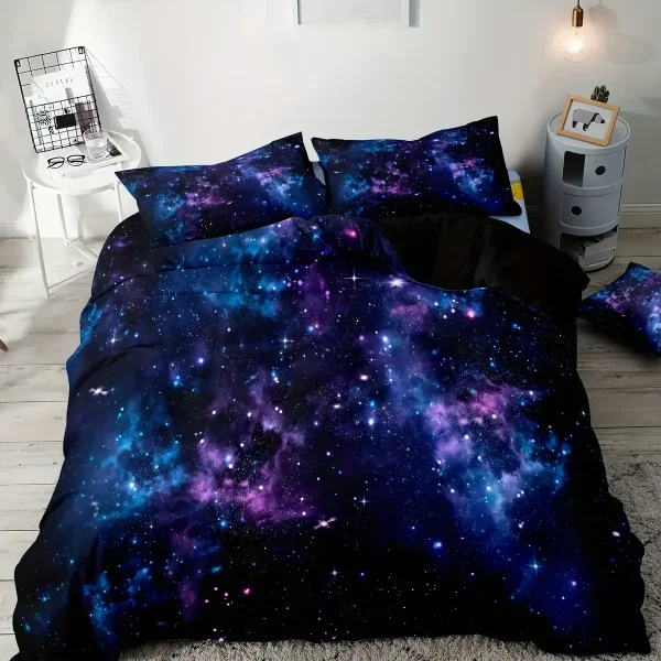 Veste da letto con stampa galattica, stelle e nebulose, perfetta per gli amanti dello spazio e dell'astronomia, aggiunge un tocco cosmico alla camera da letto.