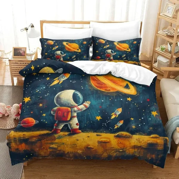 Lenzuola e federe con stampa di astronauti, pianeti e stelle, ideali per appassionati di spazio e scienza. Perfette per decorare la camera con un tocco cosmico e stimolare l'immaginazione dei più picc.