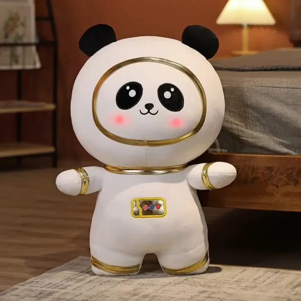 Bambola panda astronauta decorativa in stile sci-fi, con dettagli dorati e un design adorabile, perfetta come oggetto decorativo o regalo originale.
