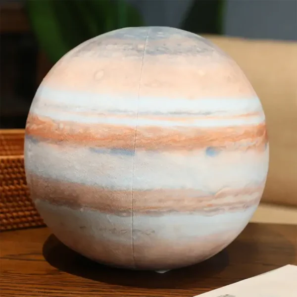 Modello in miniatura del pianeta Giove con dettagli realistici e colori naturali, perfetto come decorazione scientifica o oggetto da collezione.