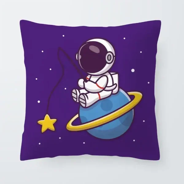 Cuscino decorativo con astronauta e pianeta, ideale per ambienti a tema spaziale o scientifico. Perfetto come regalo originale per appassionati di astronomia e scienza.