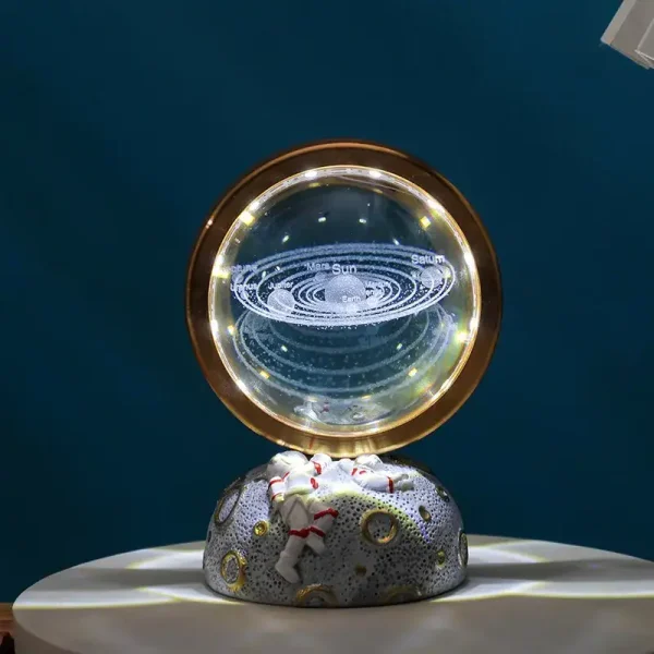 Vaso decorativo con rappresentazione del sistema solare, raffigurante i pianeti e le orbite, ideale come oggetto di arredamento scientifico e decorativo per appassionati di astronomia.