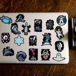 Set di adesivi a tema spaziale e scientifico con astronauti, pianeti, astronavi e simboli dell'universo, perfetti per decorare laptop, quaderni e superfici a tema astronomico.