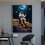 Ritratto di un astronauta seduto su un pianeta, che tiene in mano una bevanda, con un cielo stellato e la luna sullo sfondo, creando un'immagine suggestiva e futuristica.