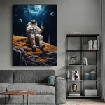 Poster di un astronauta seduto su un pianeta, con la luna piena e pianeti nel cielo notturno, decorazione spaziale moderna per interni.