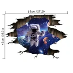 Decorazione murale con astronauta e pianeti nello spazio, ideale per ambienti scientifici e educativi, crea un effetto 3D realistico e coinvolgente.