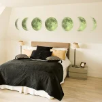 Decorazione murale con fasi lunari, dalla luna crescente alla luna piena, ideale per arredamento originale e astronomico.
