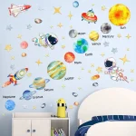 Decorazione murale con pianeti, astronavi e astronauti, ideale per camere di bambini e appassionati di spazio. Perfetta per stimolare la curiosità e l'apprendimento sull'universo.