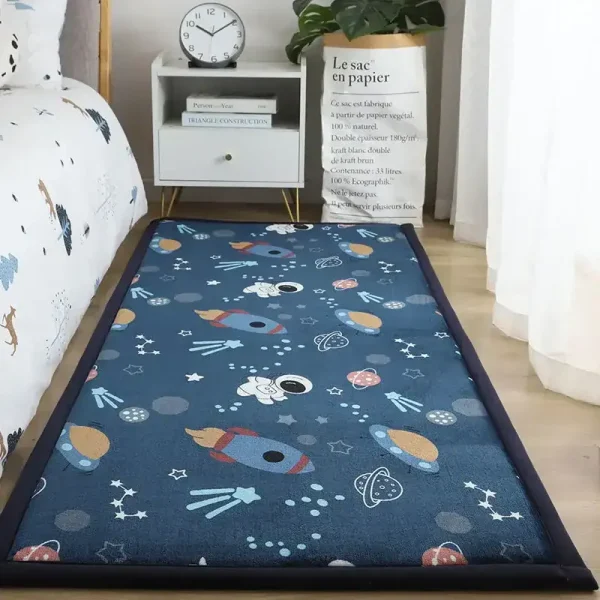 Vassoio da letto con design spaziale, decorato con razzi, pianeti e stelle, ideale per bambini e appassionati di astronomia, perfetto come decorazione o oggetto scientifico.