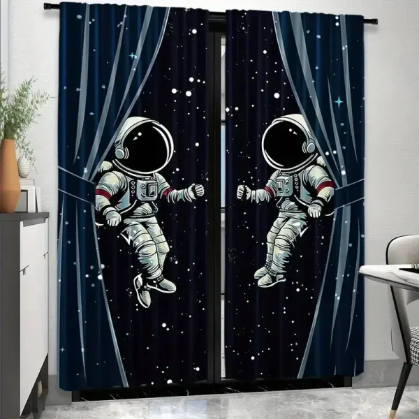 Tende decorative con disegni di astronauti in orbita nello spazio, perfette per ambienti a tema scientifico o per gli appassionati di astronomia e esplorazioni spaziali.