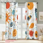 Tende con stampa di oggetti scientifici e spaziali, perfette per ambienti educativi o per appassionati di astronomia e scienza. Design colorato e originale, ideale per decorare con stile e creatività.