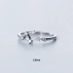 Anello con design della costellazione della Bilancia, decorato con piccoli zirconi, simbolo di equilibrio e giustizia, perfetto come regalo o accessorio elegante.