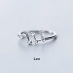 Anello con design a forma di costellazione Leo, realizzato in argento lucido, perfetto come gioiello decorativo o regalo ispirato all'astronomia.