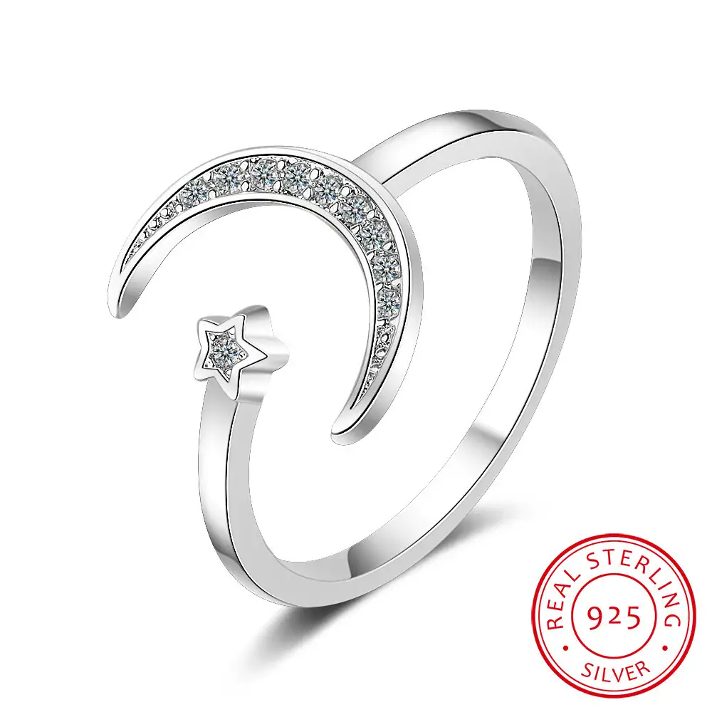 Anello in argento sterling con design luna e stella, decorato con zirconi, perfetto come gioiello decorativo o regalo.