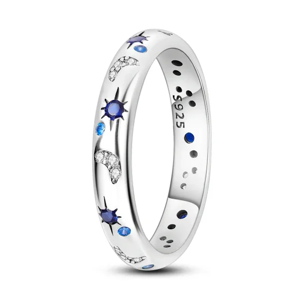 Anello decorativo con motivi scientifici, dettagli blu e cristalli, perfetto come oggetto di decorazione o regalo a tema scientifico.