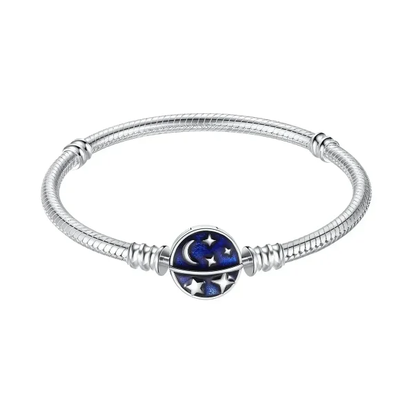 Bracciale in argento con ciondolo a tema astronomico, decorato con stelle e luna blu, perfetto come oggetto decorativo o regalo ispirato all'universo.