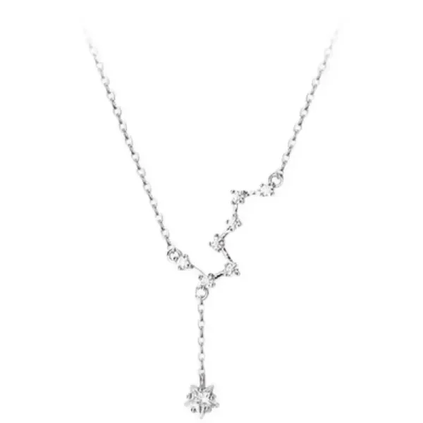Collana elegante con pendente a forma di cristallo scintillante, perfetta come regalo o accessorio di stile.