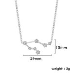 Collana elegante con pendente a forma di costellazione zodiacale, realizzata in metallo lucido con dettagli di cristalli, misura 24mm x 13mm, peso di 3g, perfetta come regalo o accessorio di stile.