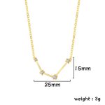 Collana elegante con cristalli e design ispirato alla geometria scientifica, perfetta come decorazione o regalo.