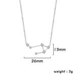 Collana con pendente a forma di costellazione zodiacale, realizzata in metallo lucido con dettagli di cristalli, lunghezza 26mm, peso 3g.